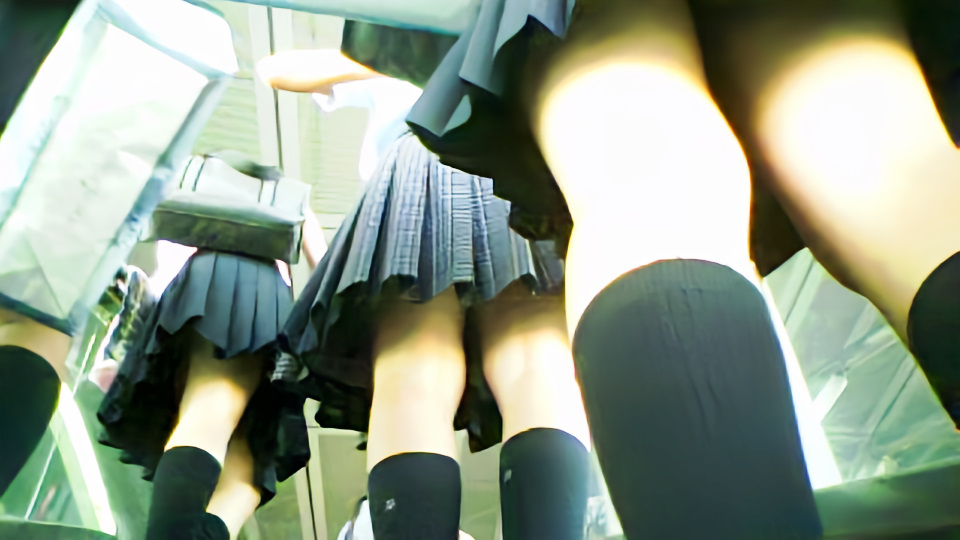 【#2】下校中の制服JKをエスカレーターの下から覗く動画2