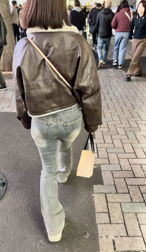 デニム女子コレクションVol.80 小柄むちむちフレアデニムのお姉さんとギャルの黒スキニーお姉さん