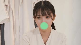 《個人撮影》5年付き合って同棲もしてる彼氏がいる清純派セラピストさんが夢中で腰を動かしてハメ潮まで吹いてしまい「すいません」とタ