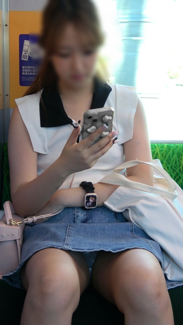 【11月30日まで顔モザなし】こんなかわいいギャルのパンチラだけじゃなくチクぽち、スケ毛まで[4K動画][顔出し][ドアップあり