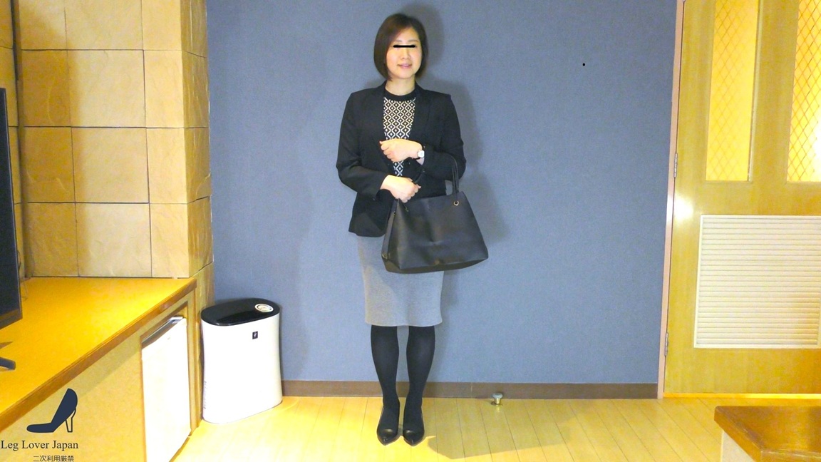 【黒タイツ★三十路スーツOL】【超絶フェラ×同時足舐め】【感度MAX】【ア〇ル】タイツ美女の足指を舐めつくす！まき31バリキャリ