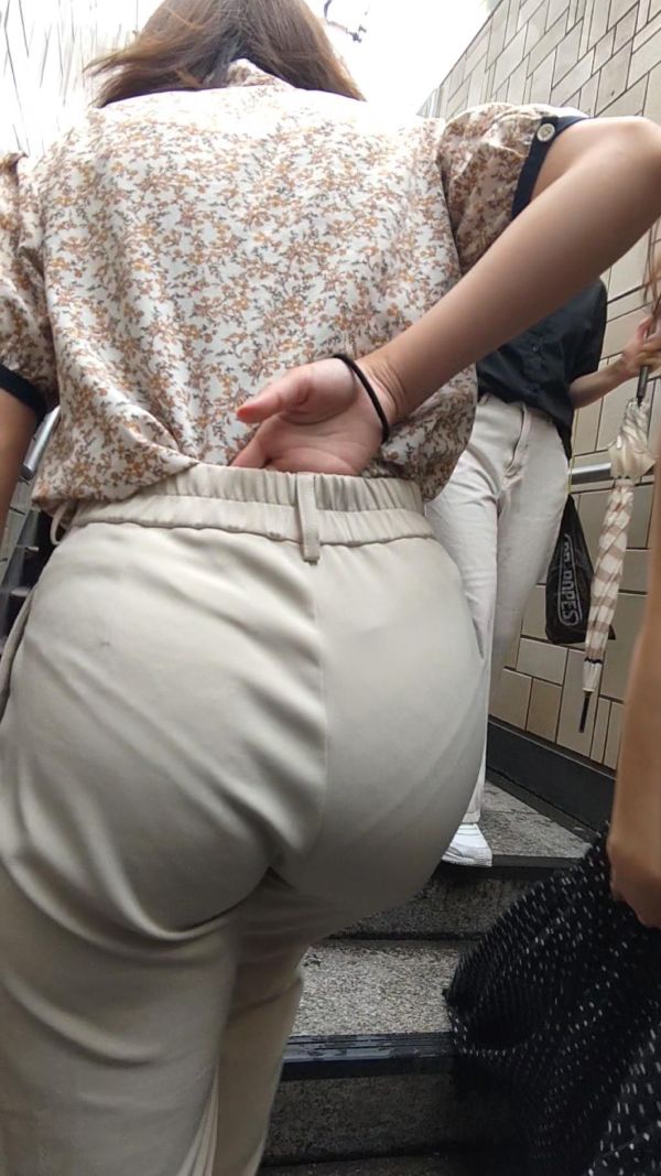 【再販】ちょっと透け過ぎじゃないですか？ピタパンから浮かぶパンティーラインが堪らない！3選