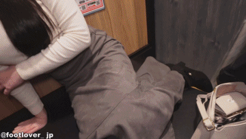 【動画】１８才JD1ちゃんの黒タイツ！素足！生おっぱい！バックレースパンティー！生半ケツ！