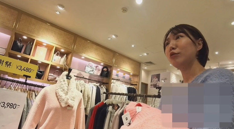 【再販】私を撮って！♡インスタ教えてくるアヒル口の女店員！