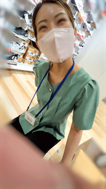 【働く女性の胸ちら ver.6】｟粘着｠ 〜スポーツ用品店で働くS級美女の胸ちら〜 part2