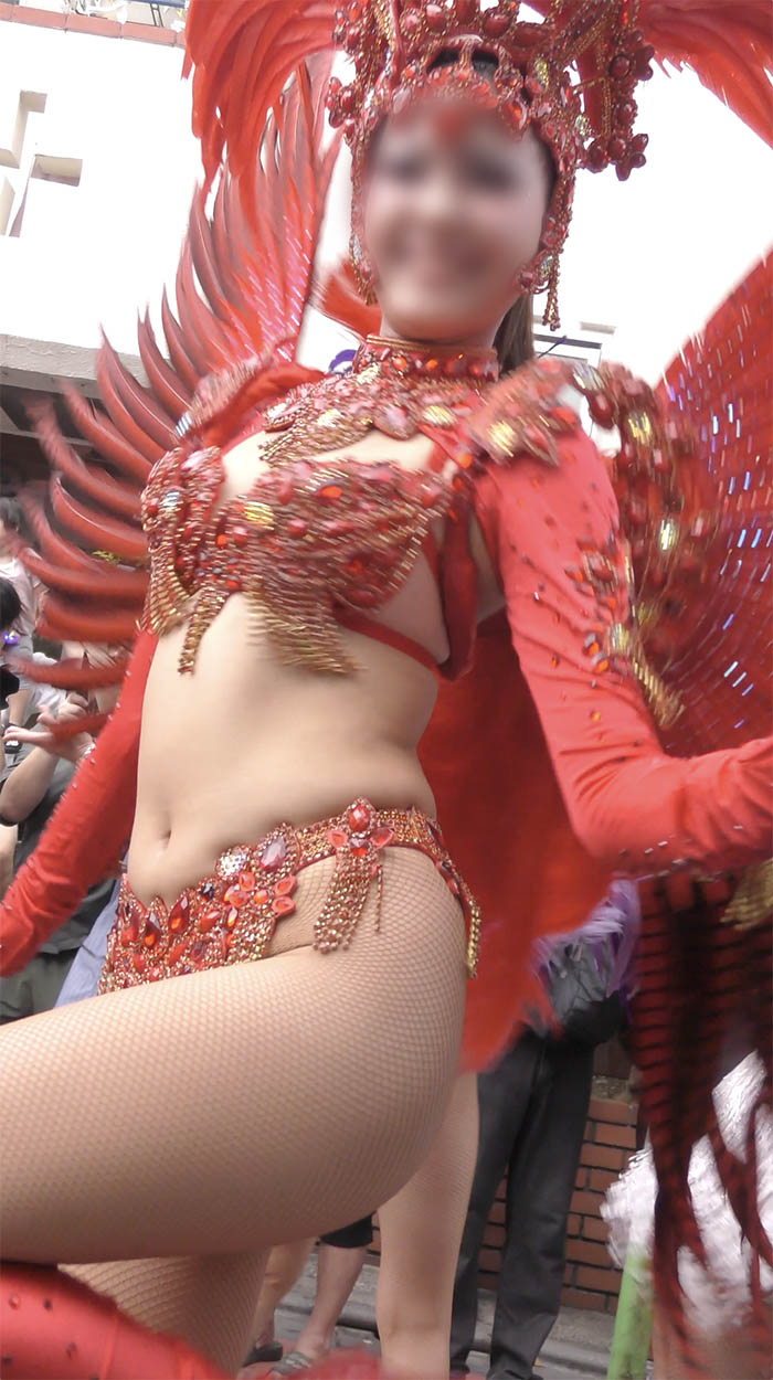 【フェチ動画】4K! 身長180cm級の美人長身ダンサーを至近距離から撮影し続けた貴重な街ストリートサンバ 赤姫