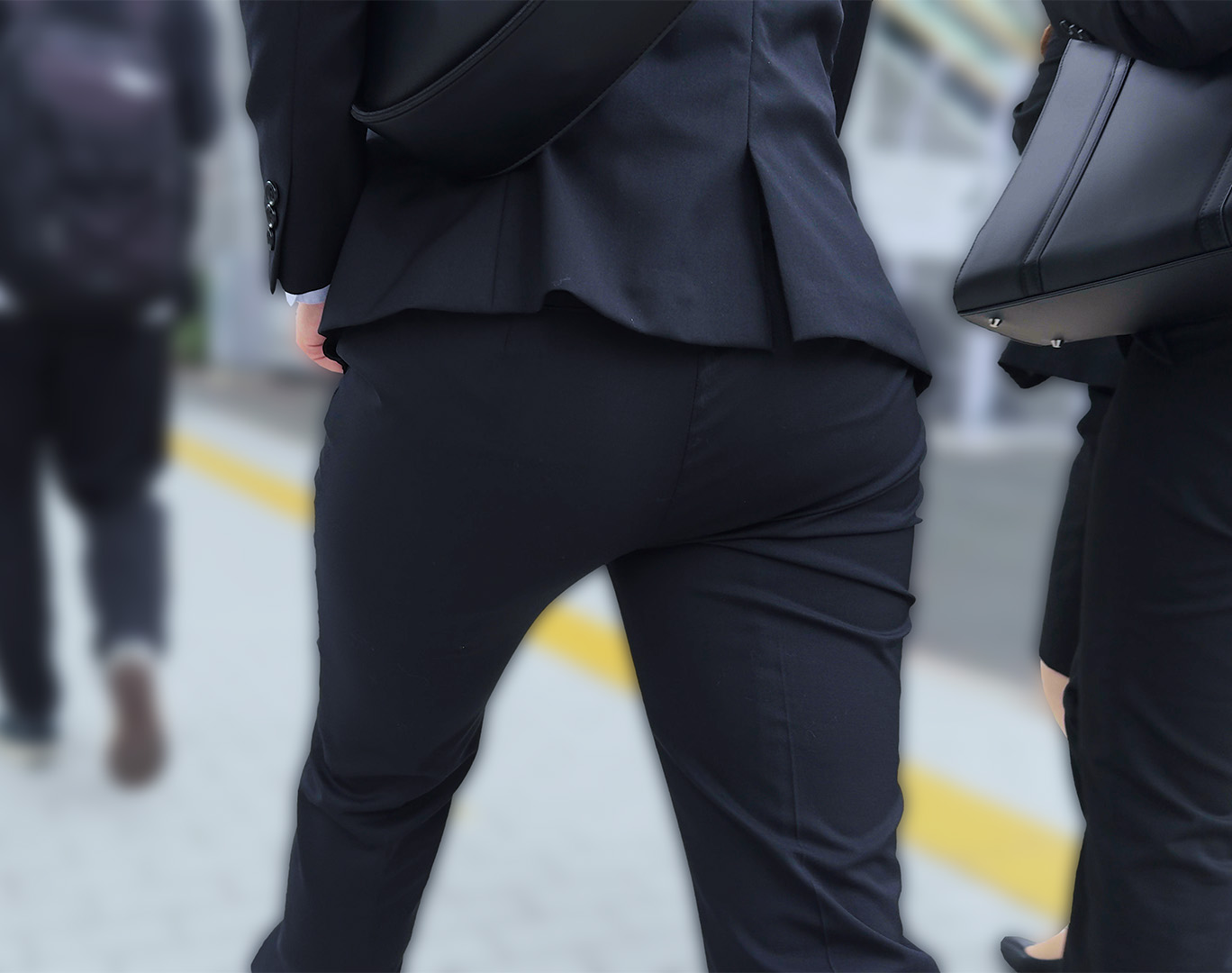 歩行記録0290「リクルートスーツ女子の集団を観察してみた」(2組5名)
