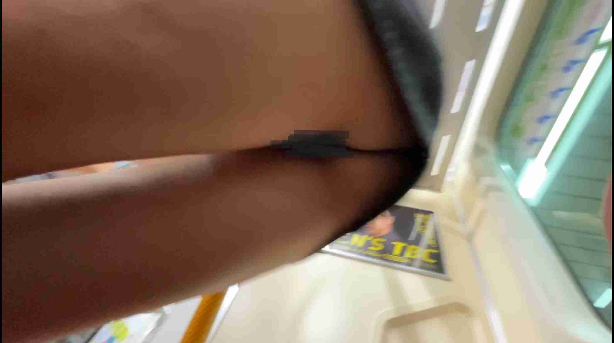 【再販】もしかして履いてない！？Tバックお姉さん2人をget！！