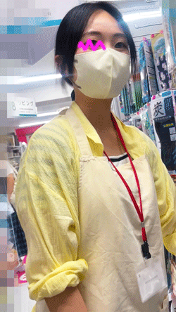 【働く女性の胸ちら ver.2】 〜日用品店で働くド真面目な女子大生の胸ちら〜