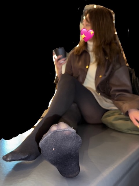 綺麗なお姉さんエロ太ももと仕事で一日中履いていた穴あき黒タイツ＋ロングブーツつま先と足裏