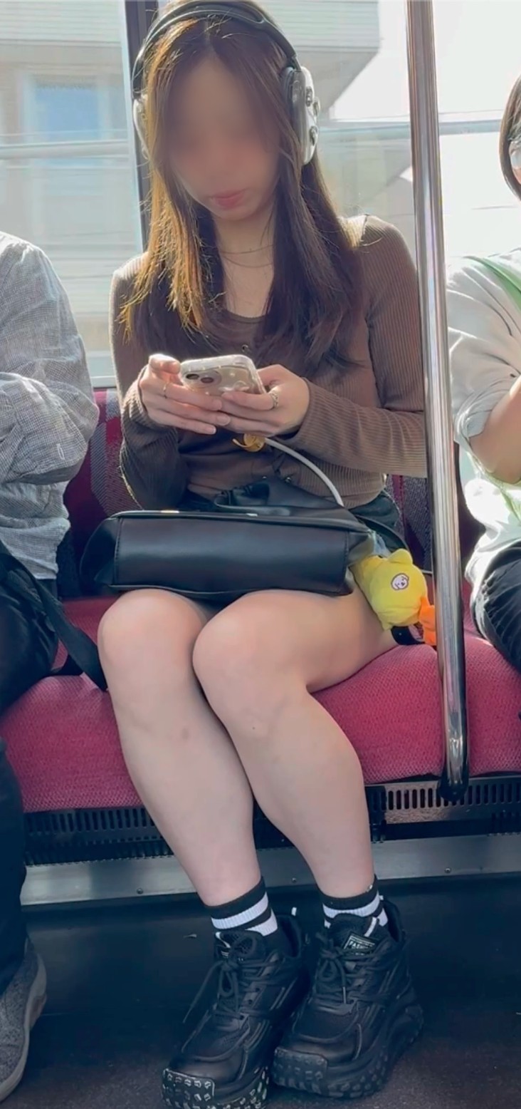 【再販】S級美人お姉さんの脚をじっくり堪能！生脚美脚を対面のアングル撮影