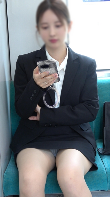 【2月15日まで顔モザなし】物凄くかわいいです顔採用待ったなしの純白スケＰスーツ[4K動画][顔出し][ドアップあり]