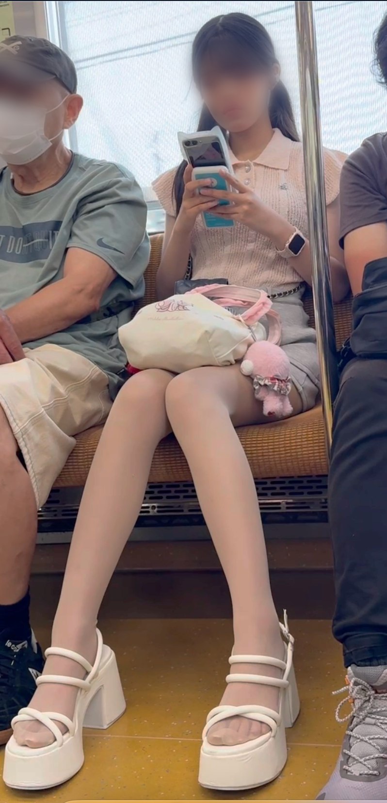 【再販】超絶S級美人お姉さんを対面から劇撮！ミニスカからのパンスト美脚に密着！