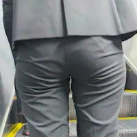 透視記録0024「パンツスーツOLさんをエスカレーターで接近透視」(全2名)