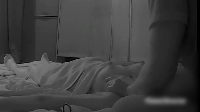 美巨乳美人ギャルショップ店員がオイルマッサージで乳首ビンビン