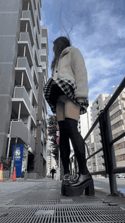 美脚スカートって知ってる？めありはインパンハサミで切って無くして履いてるよ(*´˘`*)♡