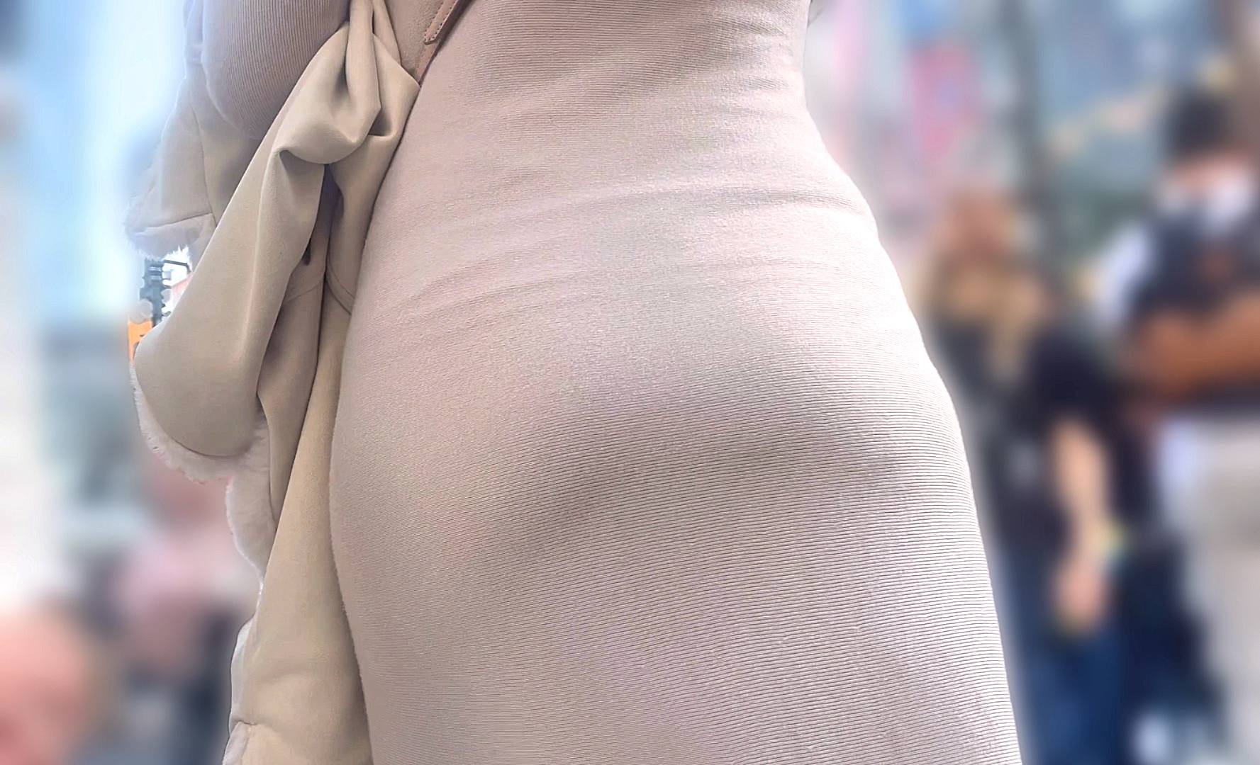 極上のパッツン美巨尻を味わう！長身ムッチリボディからデカ尻ムニュらせパンティラインで♂を誘惑!