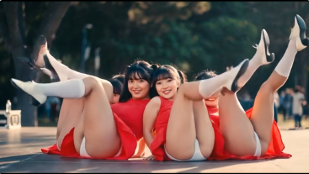 Star Matesの夏合宿2日目・集合写真・バスで着替え・お祭りに赤いワンピースで参加し白いアンスコ・乳首が丸見え