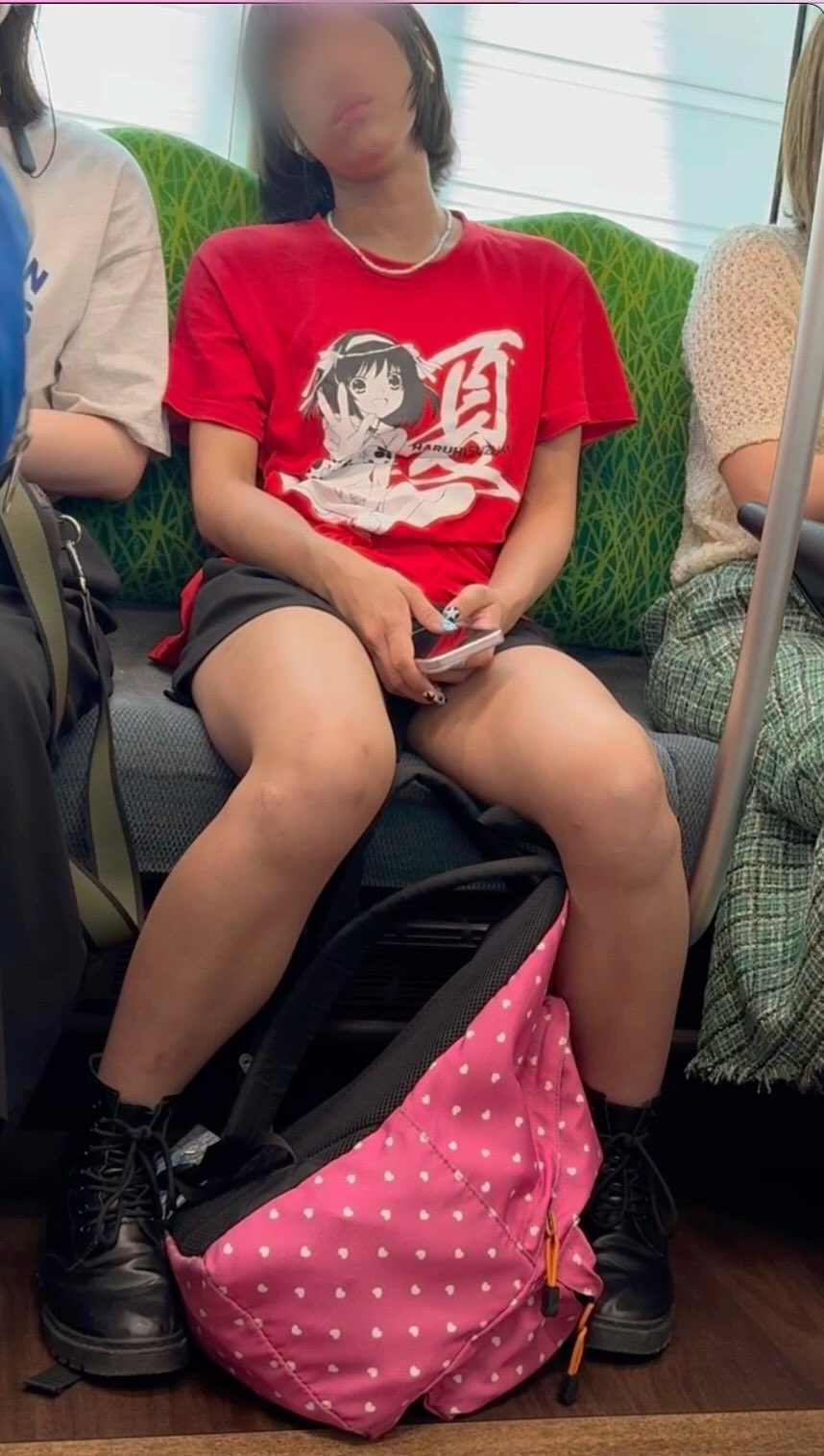 3名のS級美人お姉さんの脚をじっくり堪能！生脚美脚を対面撮影 後編