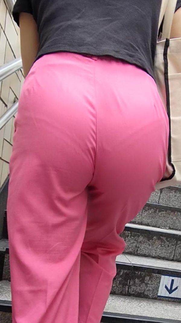 【再販】目一杯突き出したパツパツのお尻から浮かぶPラインが最高にエロすぎる！3選