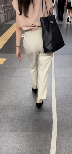 働くお姉さん達Vol.3.4のセットお仕事を頑張る夏のお姉さんの素敵なお尻