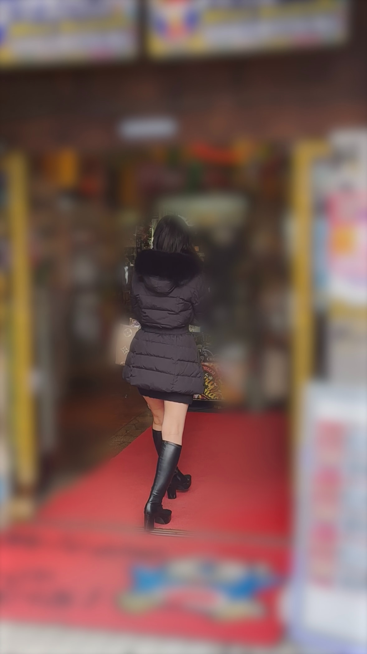 【カクシドリFile.10】驚安の殿堂で見つけた美女のパンツを盗撮...。店内で緊迫の0距離盗撮に挑戦！！