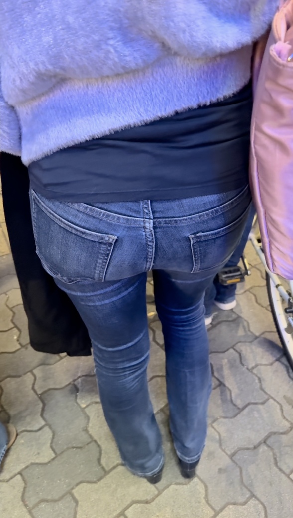 デニム女子コレクションVol.88 ぴちぴちデカ尻デニムのお姉さんと小ぶりなお尻がプリティなデニムJD