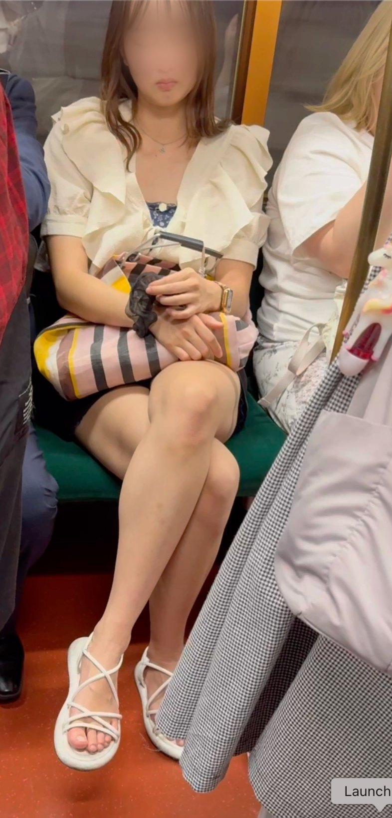 【再販】S級美人ギャル系お姉さんのショーパンから生足からの太ももと足指までを見まくります