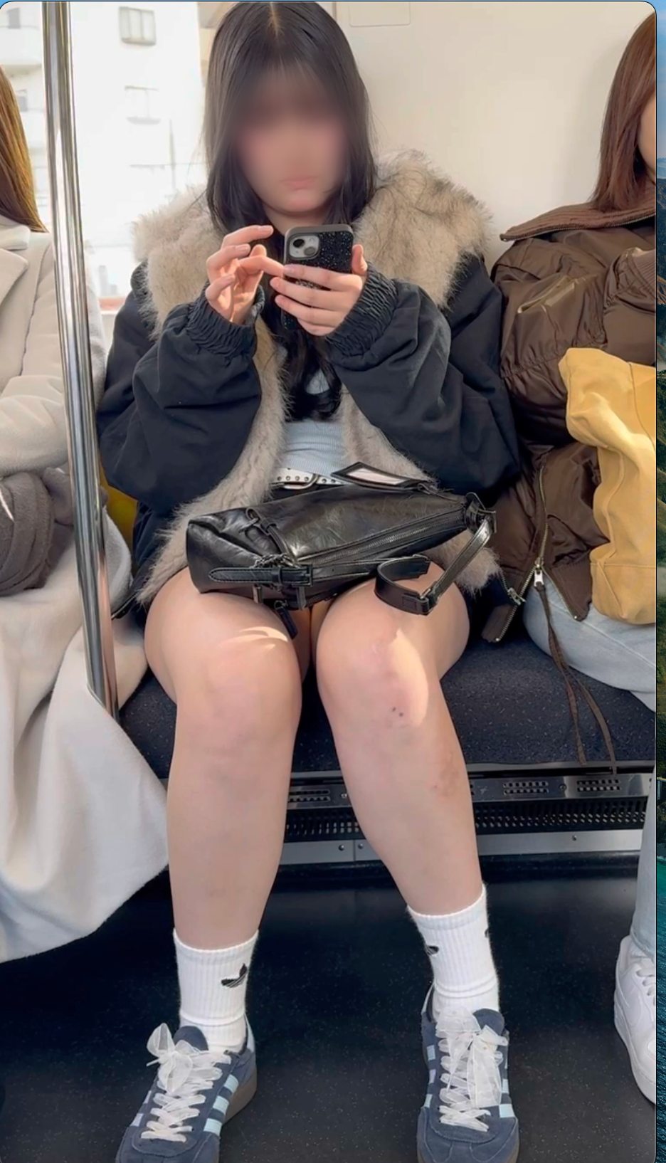 【再販】真冬でも生足にこだわりたい美人女子大生の開放感あふれるショーパンからの生脚を対面から