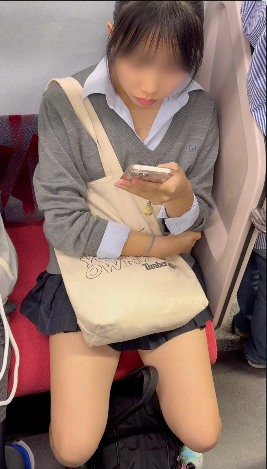 【再販】ミニスカ美女！S級制服美女のエロ過ぎる真上からのミニスカ生脚