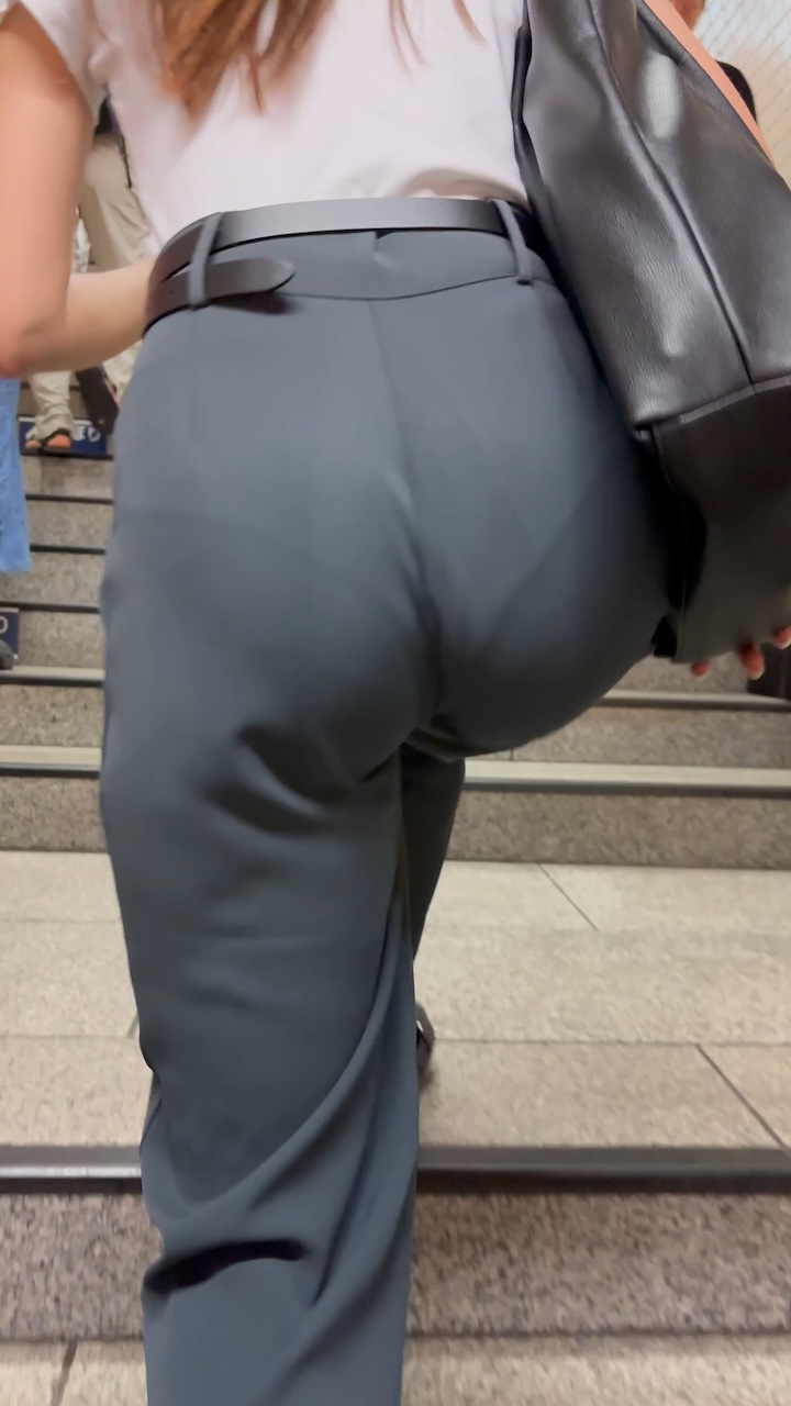 【再販】《４K・高画質》 No.1470「グッと突き出す美巨尻！とてもイヤらしいパンティーが透け透けだなスタイル抜群セレブOL」