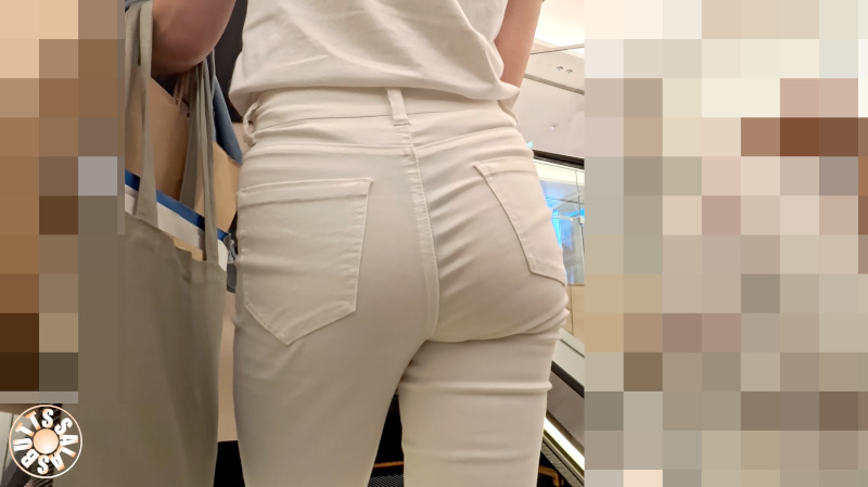 【4K高画質】Tバック透ける白パン若妻