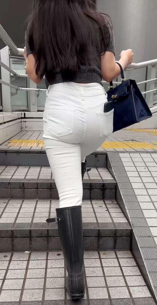【再販】《４K・高画質》 No.1250「超蒸し暑いのに！？ブーツINの白ピタパン美女」