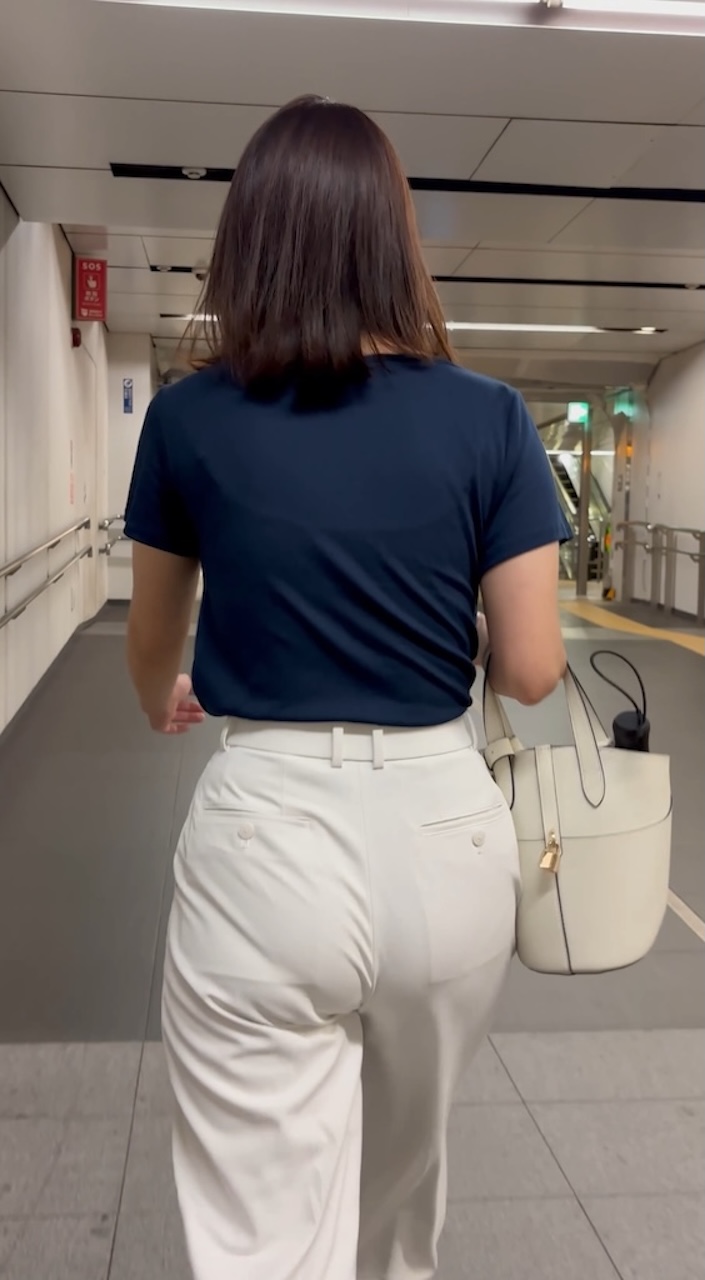 【再販】《４K・高画質》 No.1293「パンティーから浮き出る肉尻！迫力満点なデカ尻人妻OL」
