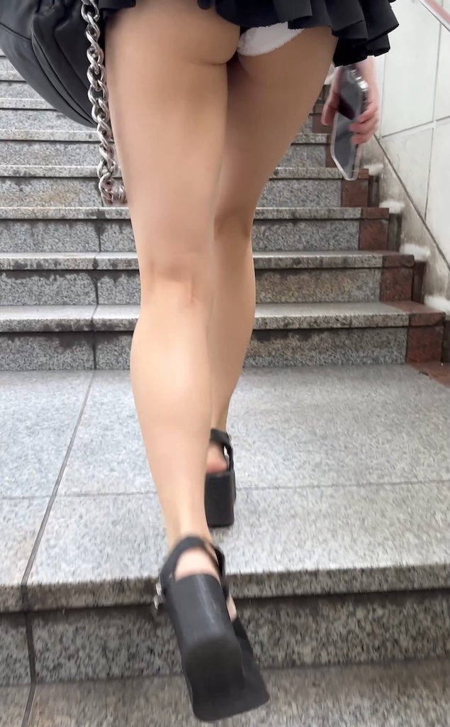 【再販】《４K・高画質》 No.1203「若々しいハミ出し肉尻！非常にエッチなミニスカGAL」
