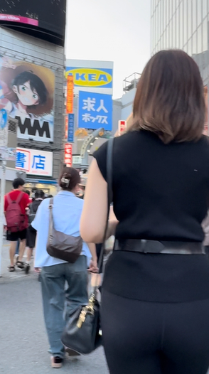 デニム女子コレクションVol.43 ピチピチタイツの揺れるお尻のお姉さんとヘソだしスレンダー魅惑の腰つきデニムのお姉さん