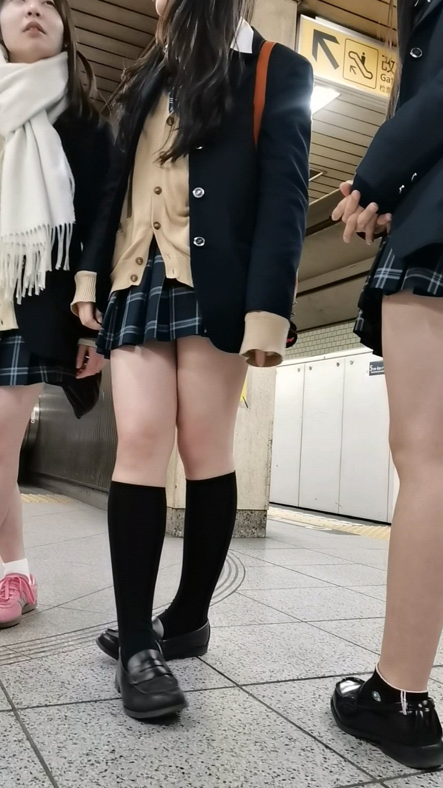 ニーソックスの太もも