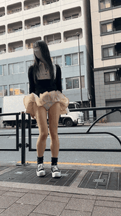 通風孔の風容赦なさすぎ！手で押さえてもめくれちゃうんだけど(〃∇〃)ぱんつ丸出し…