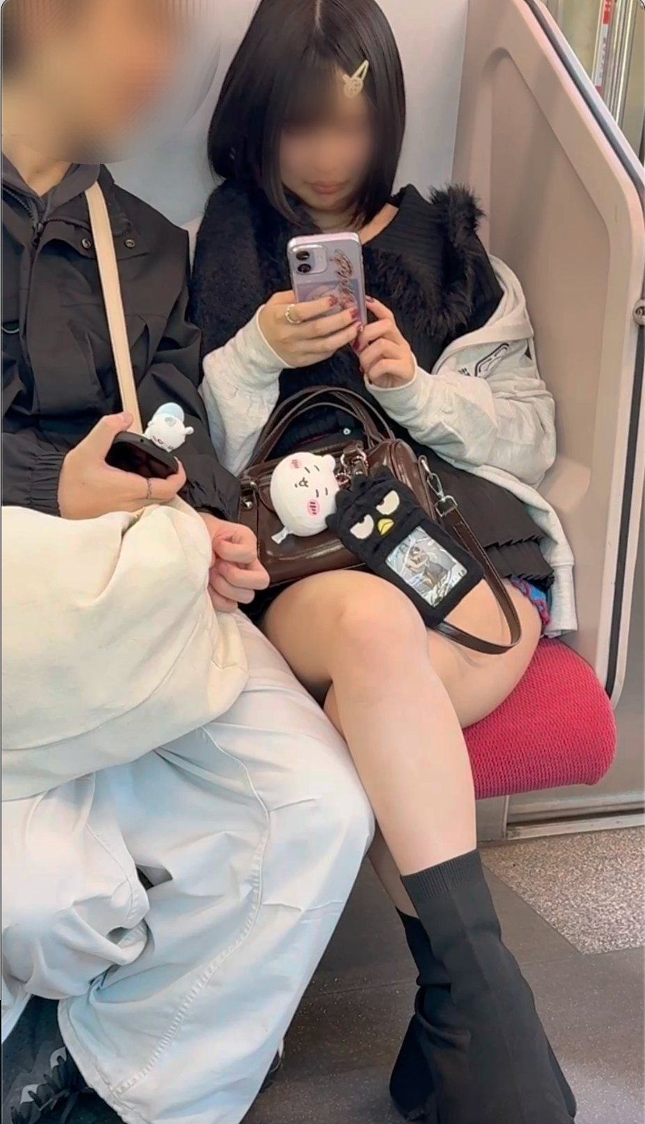 【再販】彼氏と密着しまくりでラブラブ全開！ 脚を組むギャル系美女を対面から美脚をみます。