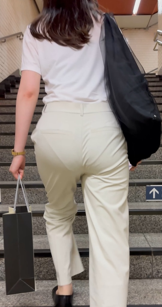 【再販】《４K・高画質》 No.1360「透けてショーツの形がくっきり！ハイクラス美人OL」