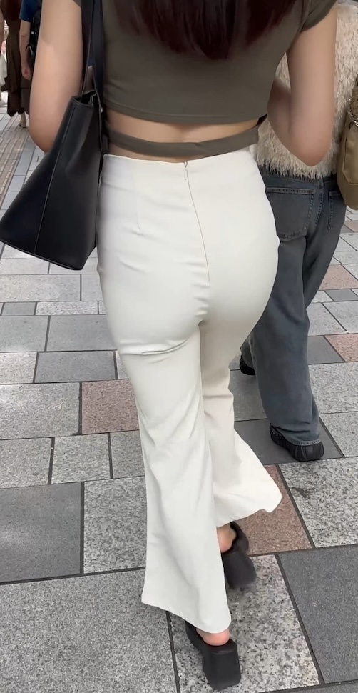 【再販】《４K・高画質》 No.1356「止まらない腰振り！SSS級美女のエッロいヨガパンツ」