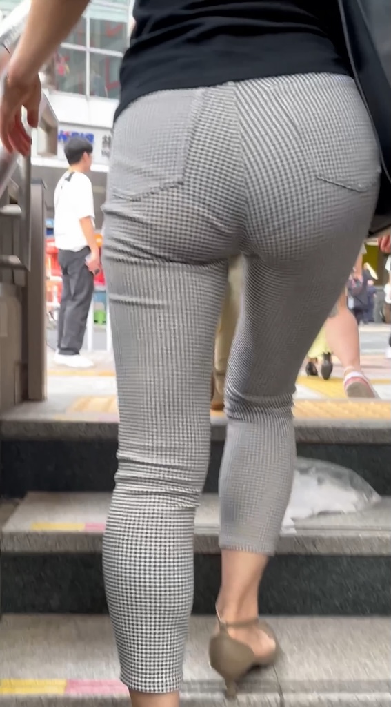 【再販】《４K・高画質》 No.1296「スゲ〜お尻だ！極上キャリアウーマンの透け透けパンツスタイル」