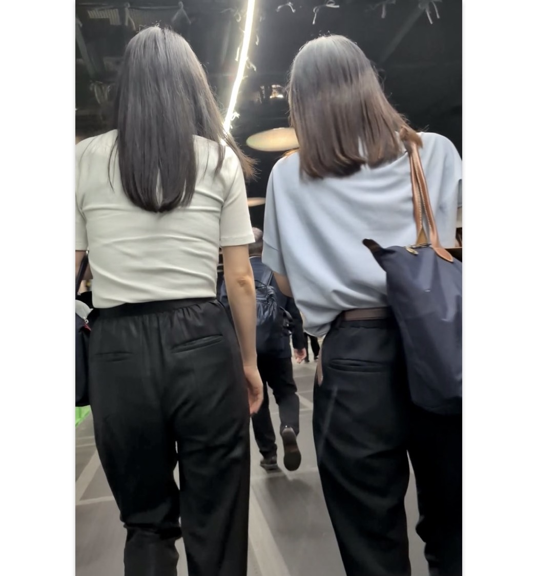 【537】仲良しパンツOLコンビのプリプリ歩行バックショット！