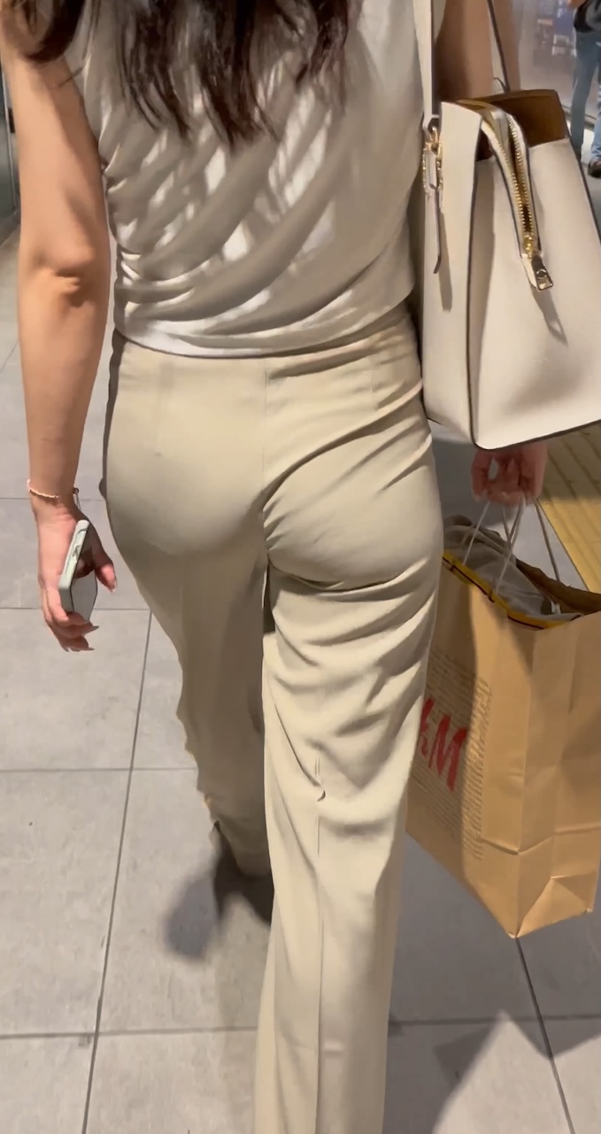 【再販】《４K・高画質》 No.1416「極上キャリアウーマン参上！歩く度に左右の尻肉がプリップリとクローズアップ」