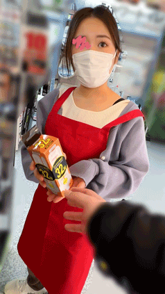 【働く女性の胸ちら ver.8】 〜電気屋で働く巨乳美女店員の胸ちら〜