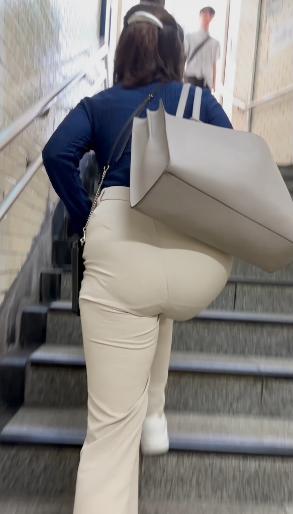 【再販】《４K・高画質》 No.1342「クロッチがデカ過ぎる！透き通る美白美女OLのヌルヌル美巨尻」