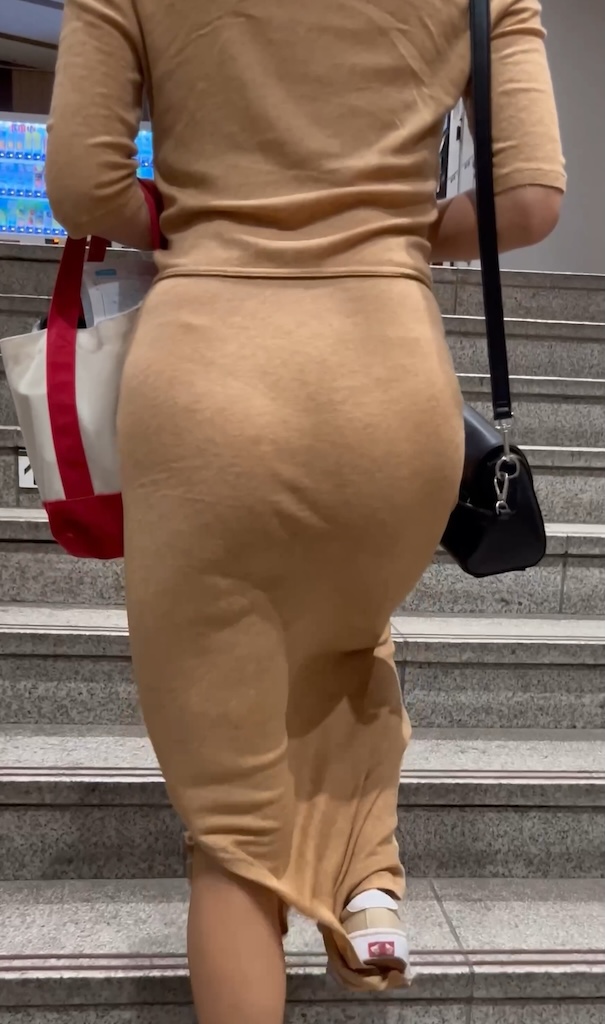 【再販】《４K・高画質》 No.1350「ほぼ裸のようだ！恥ずかしいレベルで極薄生地の洋服で街を闊歩する」