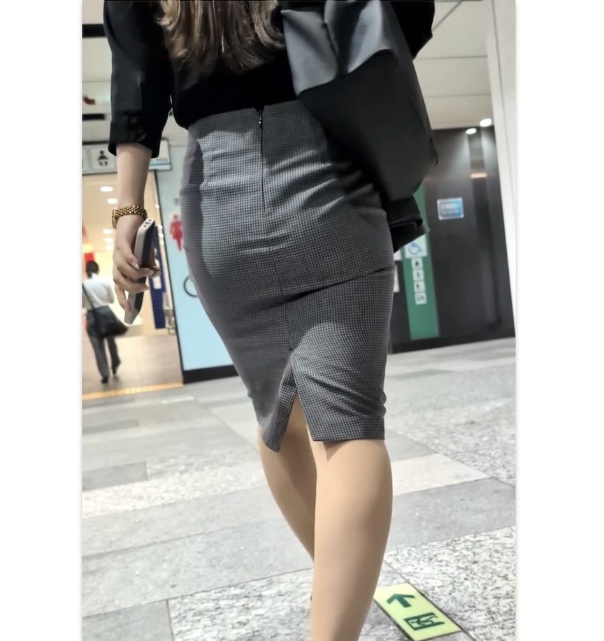 【554】チェック柄の高級スーツを見せつけるキャリア系OLさんを追う！