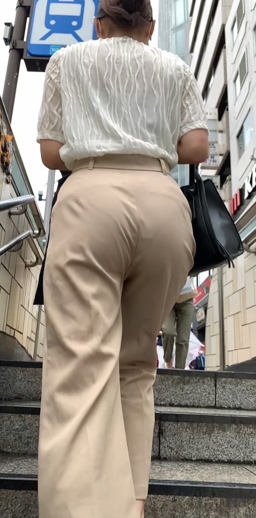 【再販】No.1370「良アングル！スラっとした極上OLの面積小さいPライン」