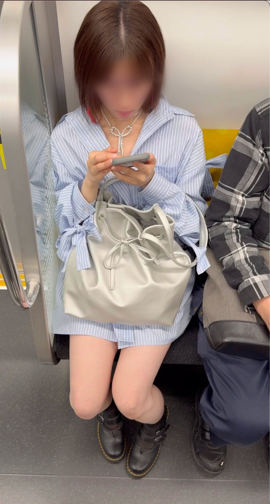 【再販】ワンピースのS級美人お姉さんの真上＆対面美脚にズームイン！